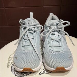 Puma Women's Light Gray Athletic Sneakers with Gum Soles